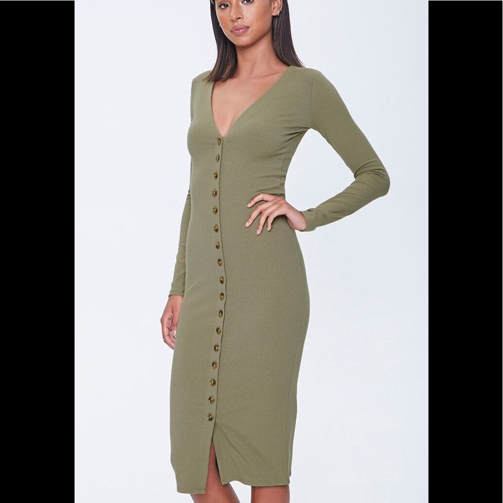 Olive Dress 
	
Button-Front Midi Dress
2000418926033
OLIVE,M